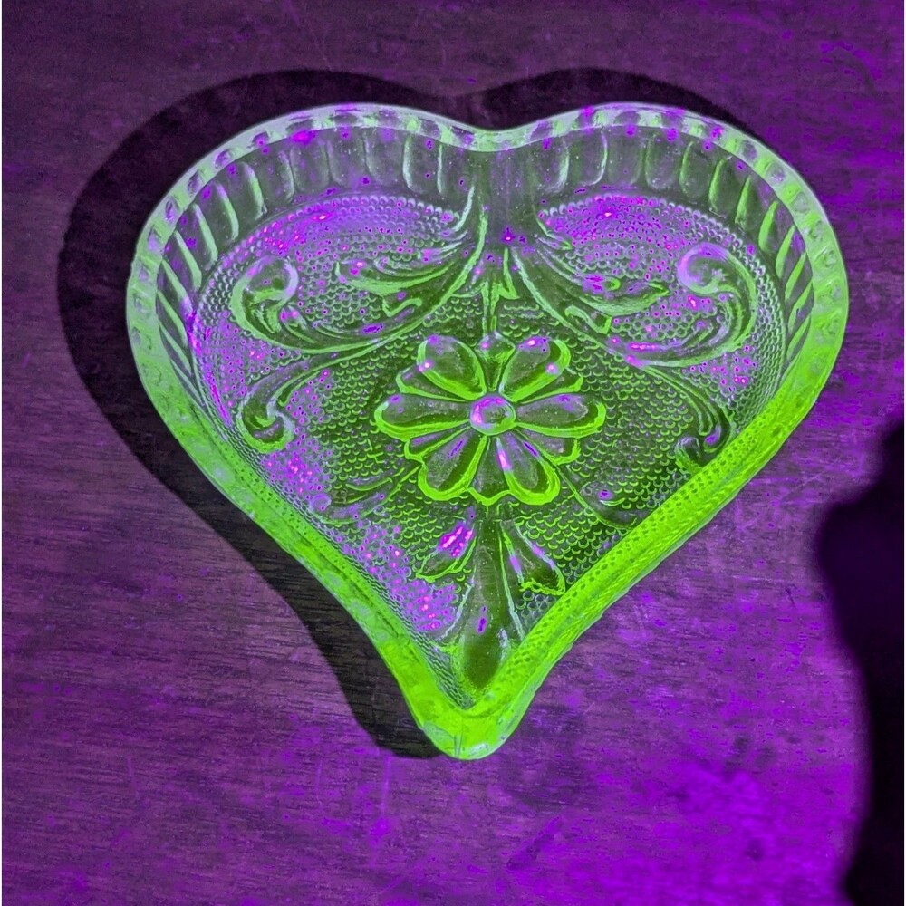 Vintage Uranium Glass Heart Suit Trinket Dish UV Glowing Poker Ashtray